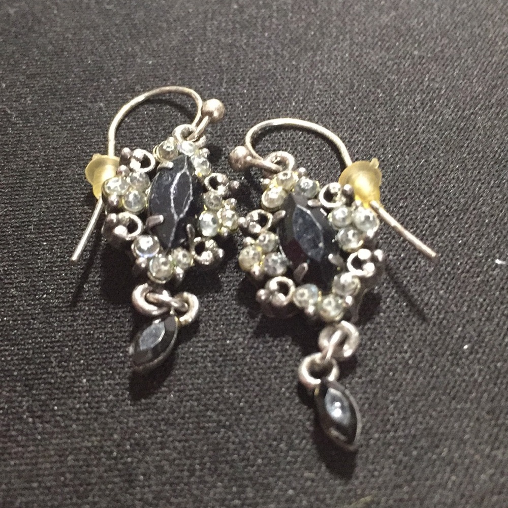 Jewelry - Picture 2 of 3
